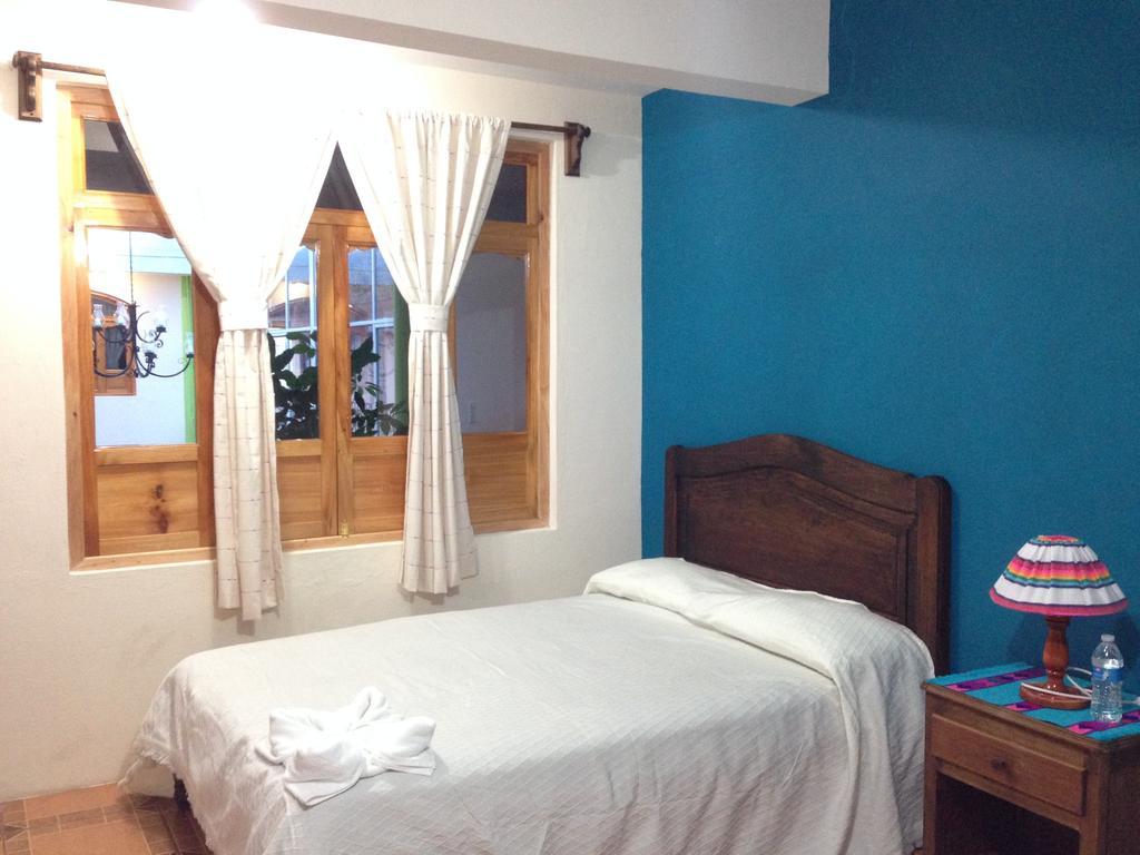Hotel Posada Las Rosas San Cristóbal de Las Casas Szoba fotó